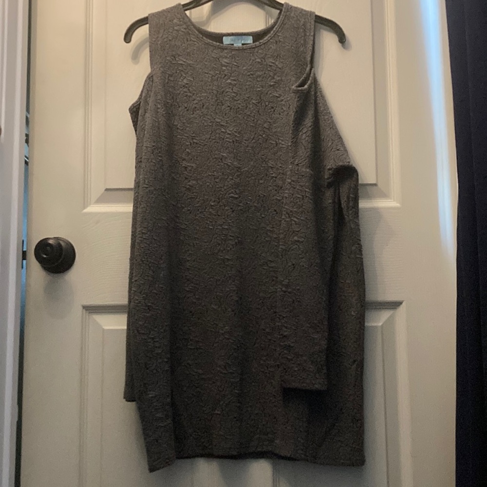 Women’s She & Sky cold shoulder long sleeve dress size LG